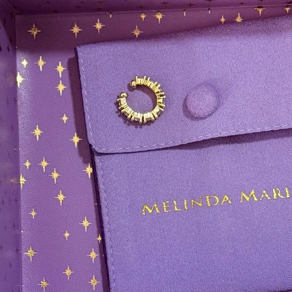 NWT Melinda Maria “Oh She Fancy" Ear Cuff
18K Gold White Diamondettes Retail $52 - Picture 6 of 6